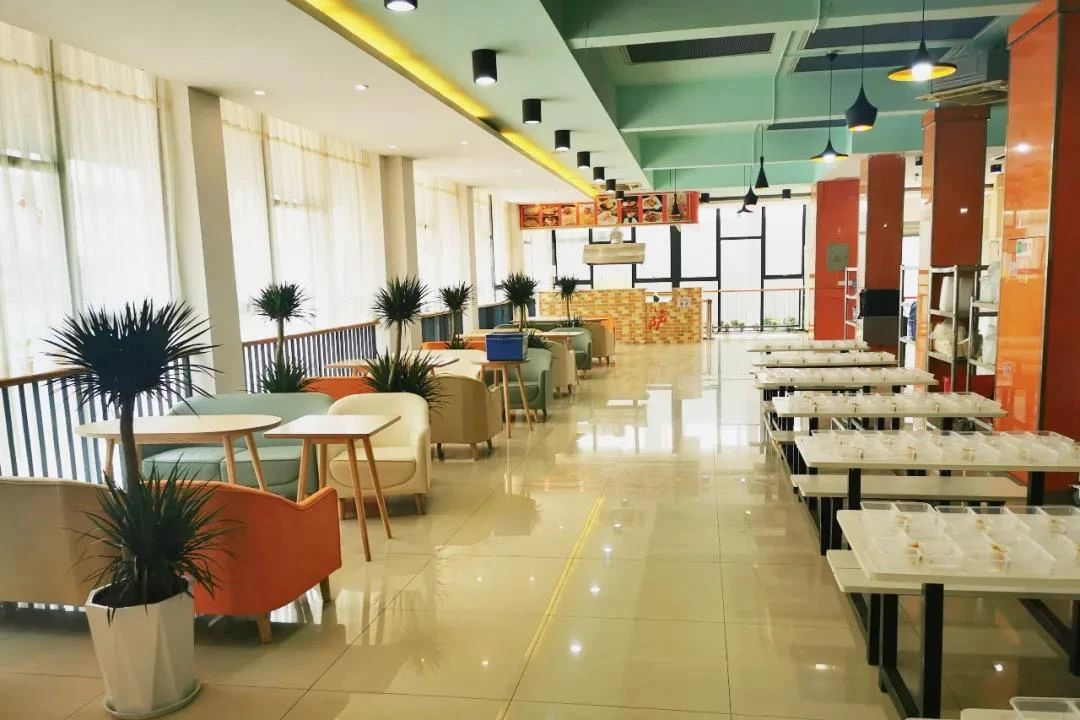 2个外包餐厅
